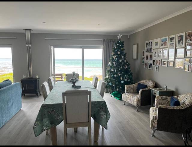 5 BEDROOM HOUSE FOR SALE IN KLEINBAAI